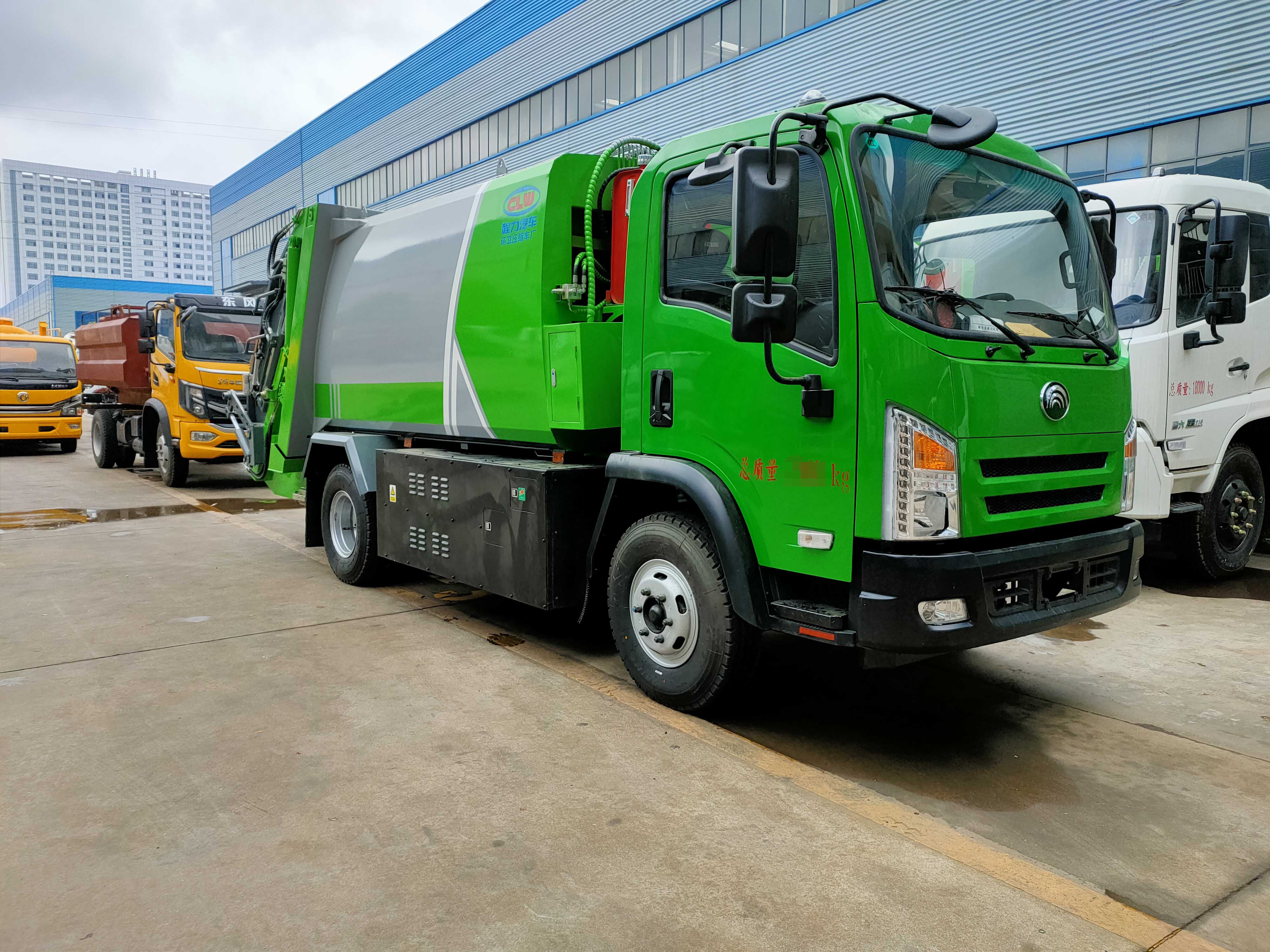 宇通8方純電動(dòng)壓縮式垃圾車